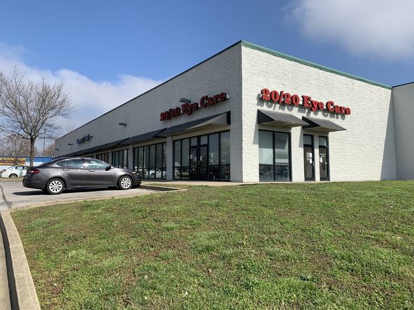 Blackiston Mill Rd Shopping Center: 1418 & 1420 Blackiston Mill Rd, Clarksville, IN 47129